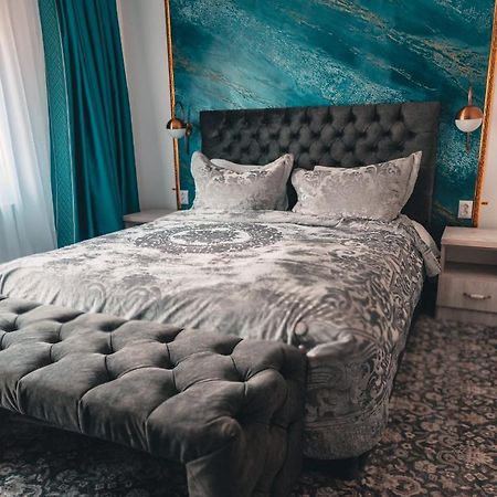 Suru Hotel&Restaurant Busteni Bagian luar foto