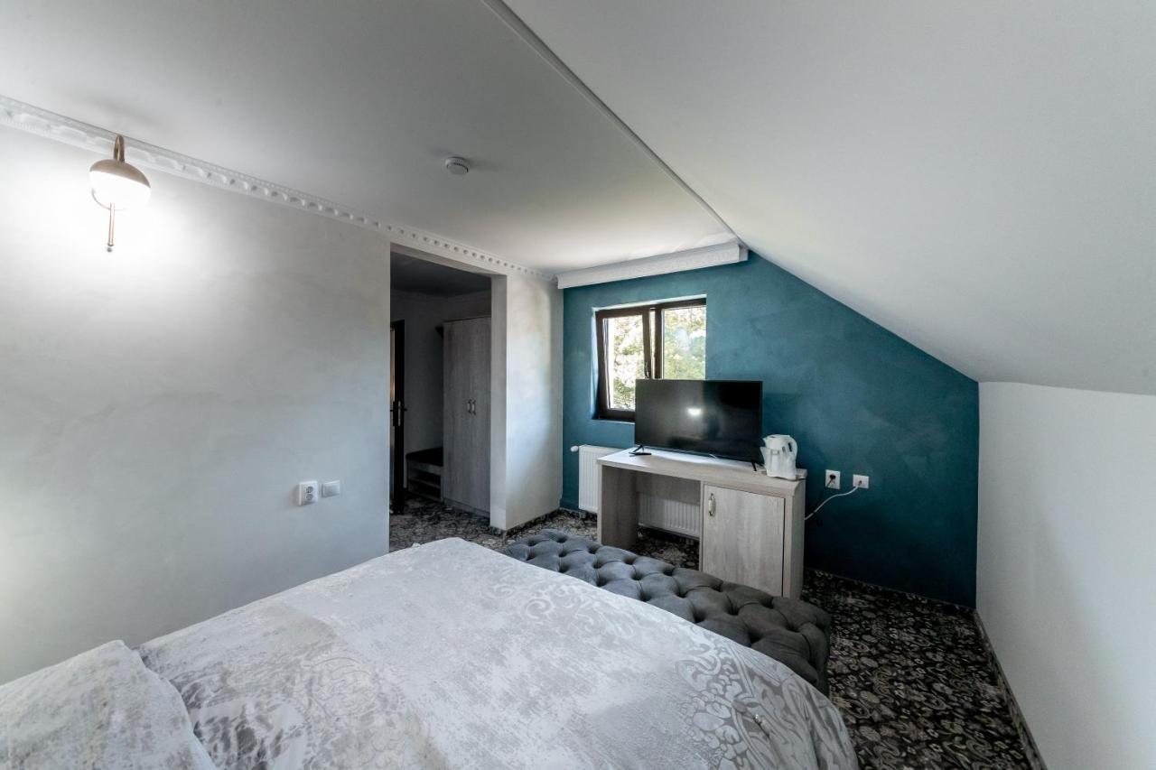 Suru Hotel&Restaurant Busteni Bagian luar foto