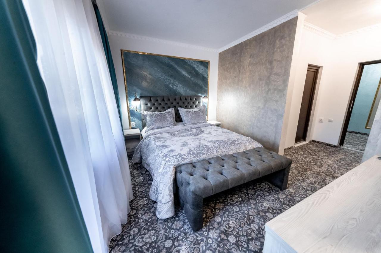Suru Hotel&Restaurant Busteni Bagian luar foto