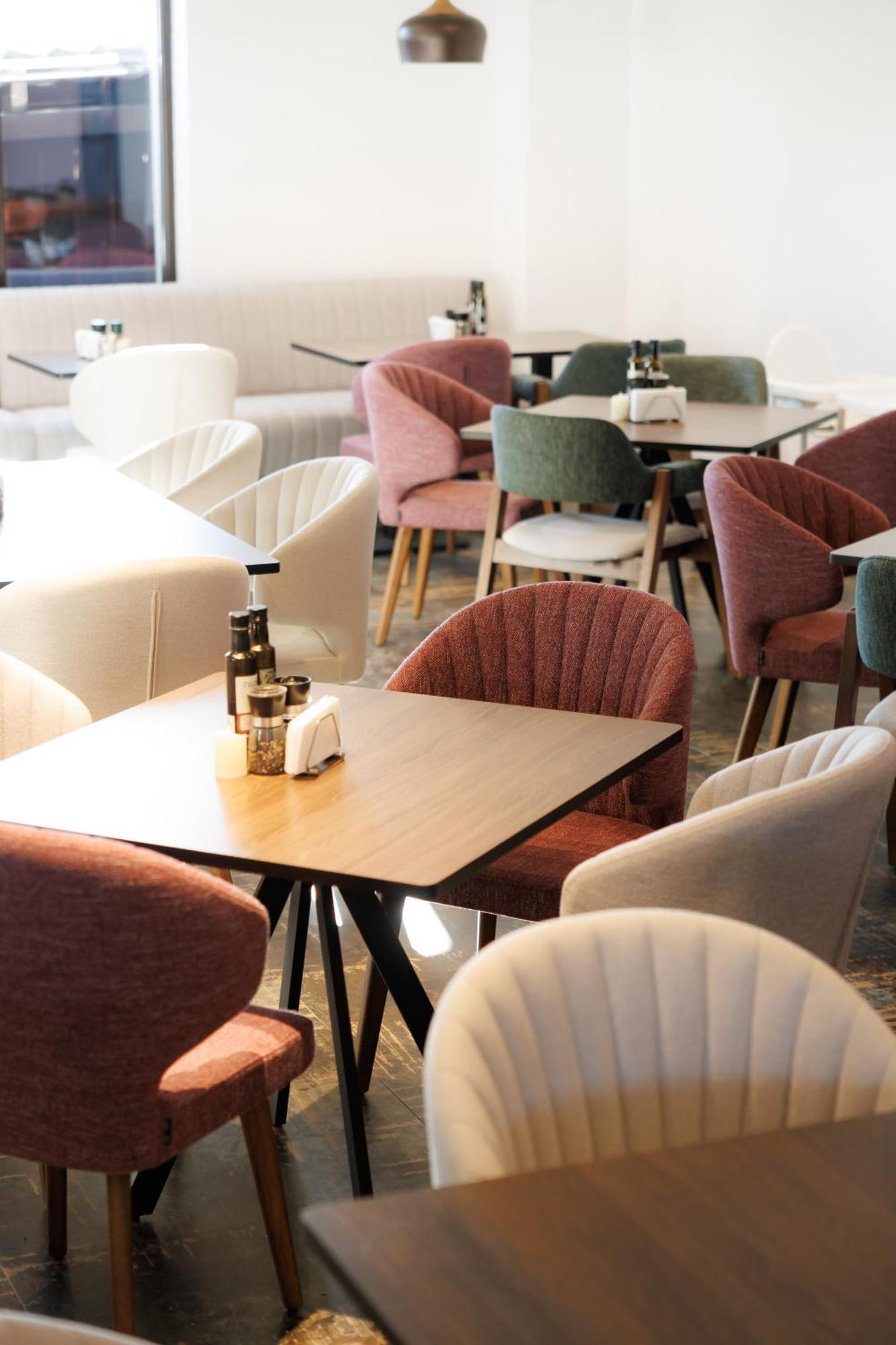 Suru Hotel&Restaurant Busteni Bagian luar foto