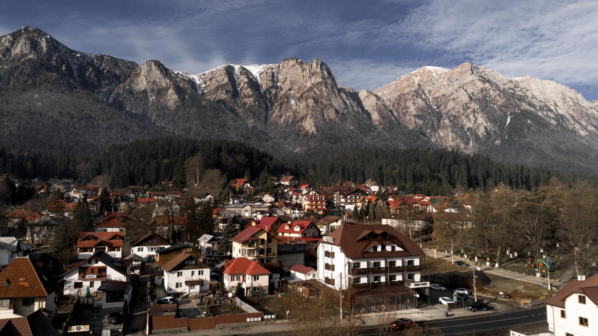 Suru Hotel&Restaurant Busteni Bagian luar foto